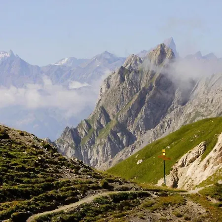 Savoyard Style Alpine Retreat Апартаменты